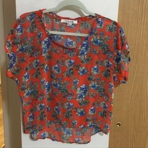 💚10 for $10💚 Bundle and save Forever 21 Red and Blue Floral Blouse